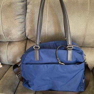 Lo and Sons Travel Bag. Like new condition.